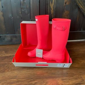 NWT Original Hunter Boots - Woman’s size 7 US